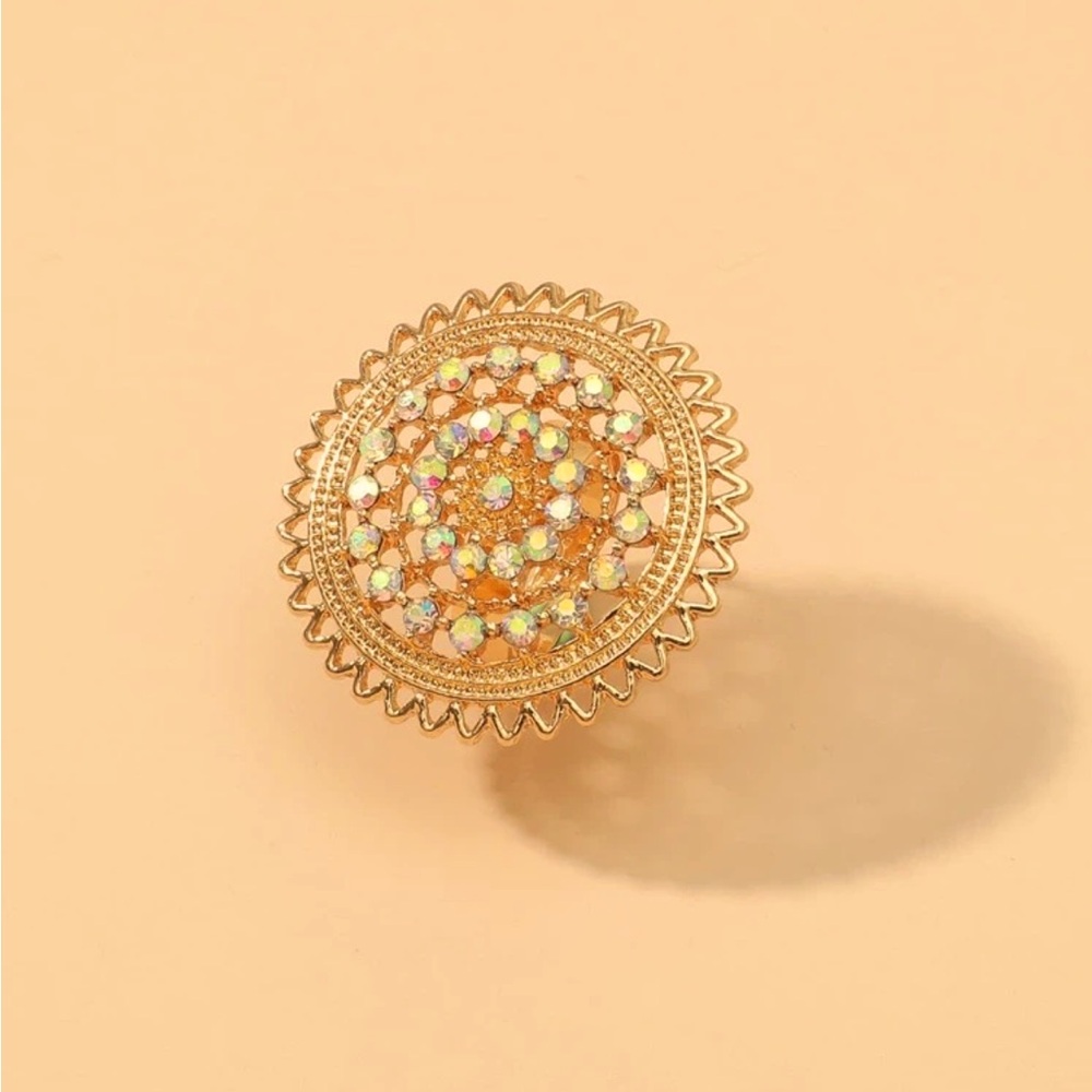 Oversized Rhinestone Ring NEW 🏷️ - Picture 3 of 3